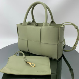 Женская кожаная сумка Bottega Veneta Arco Tote Mini оливковая
