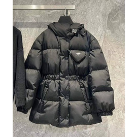 Женский пуховик Prada черный