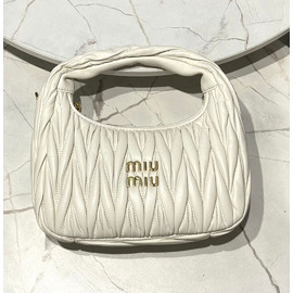 Женская кожаная сумка Miu Miu Wander hobo 20 см белая