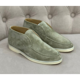 Замшевые женские ботинки Loro Piana оливковые
