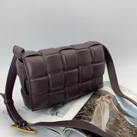 Женская сумка Bottega Veneta Padded Cassette коричневая