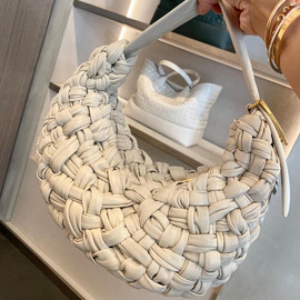 Белая сумка Bottega Veneta Banana