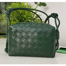 Кожаная сумка Bottega Veneta Loop зеленая Кожаная сумка Bottega Veneta Loop зеленая