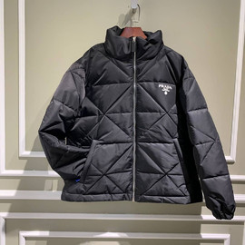 Женский пуховик Prada черный
