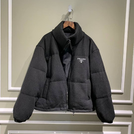 Женский пуховик Prada черный