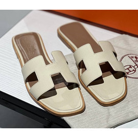 Белые шлепки Hermes