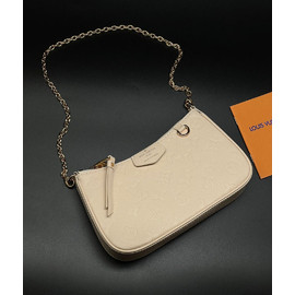 Сумка Louis Vuitton Easy Pouch молочная