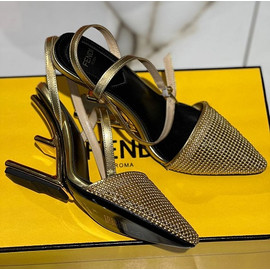 Золотые босоножки Fendi