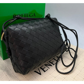 Кожаная сумка Bottega Veneta Loop черная Кожаная сумка Bottega Veneta Loop черная
