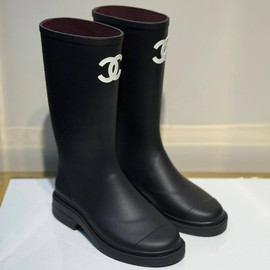 Резиновые черные сапоги Chanel