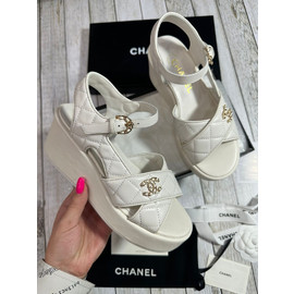Кожаные белые босоножки Chanel