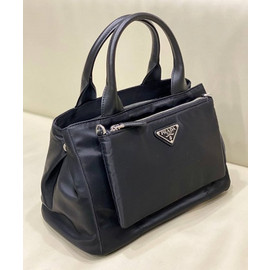 Женская черная сумка Prada из текстиля