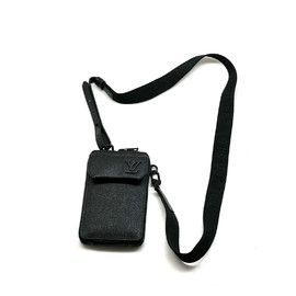 Черный чехол для телефона Louis Vuitton Aerogram