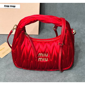 Женская сумка из сатина Miu Miu Wander mini hobo 17,5 см красная