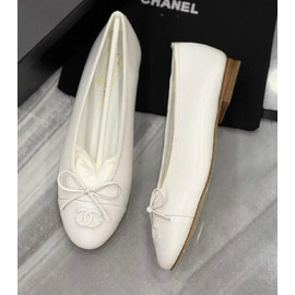 Белые кожаные балетки Chanel