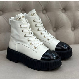 Белые кожаные высокие ботинки Chanel