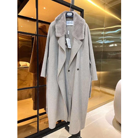 Женское светло-бежевое пальто с отделкой из меха Max Mara