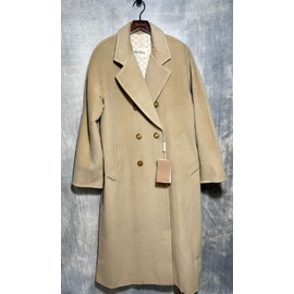 Женское бежевое пальто с поясом Max Mara