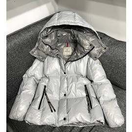 Женский пуховик Moncler