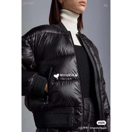 Короткий женский пуховик Moncler черный