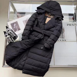 Женское черное пуховое пальто Burberry