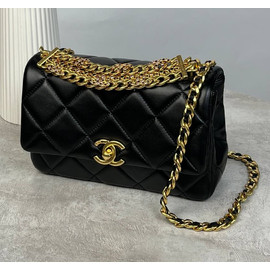 Кожаная черная сумка на цепочке Chanel