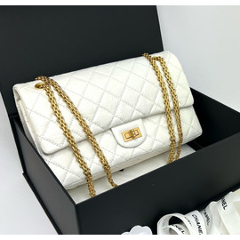 Кожаная белая сумка Chanel 2.55 Medium Classic Flap Bag