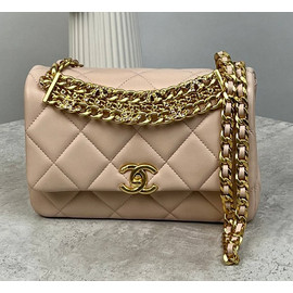Кожаная бежевая сумка на цепочке Chanel
