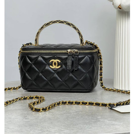 Кожаная черная сумочка Chanel