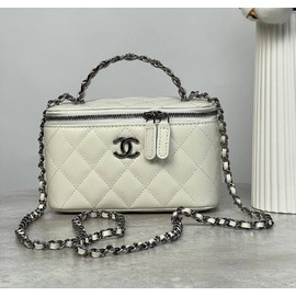 Кожаная сумочка Chanel Vanity белая