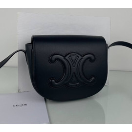 Женская кожаная сумка Celine Folco Сuir Triomphe черная Женская кожаная сумка Celine Folco Сuir Triomphe черная
