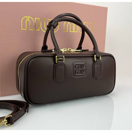 Женская шоколадная кожаная сумка Miu Miu Arcadie