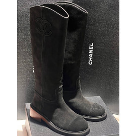 Женские черные замшевые сапоги Chanel