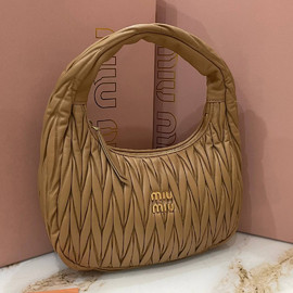 Женская кожаная сумка Miu Miu Wander Matelassé Nappa 29 см Женская кожаная сумка Miu Miu Wander Matelassé Nappa 29 см