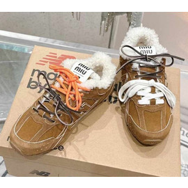 Женские замшевые коричневые кроссовки Miu Miu New Balance с мехом