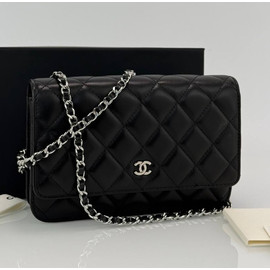 Женская черная кожаная сумочка Chanel Woc серебро