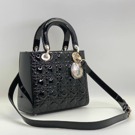 Кожаная лаковая сумка Christian Dior Lady Medium черная с золотом 24 см