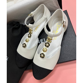 Кожаные белые туфли Chanel на низком каблуке