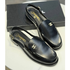 Кожаные черные туфли Chanel на низком каблуке