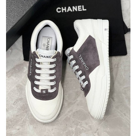 Белые с серым кроссовки Chanel
