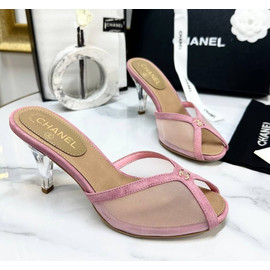 Розовые босоножки Chanel