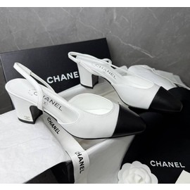 Белые с черным кожаные слингбэки Chanel на среднем каблуке