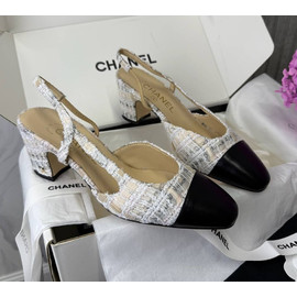 Белые с черным твидовые слингбэки Chanel на среднем каблуке