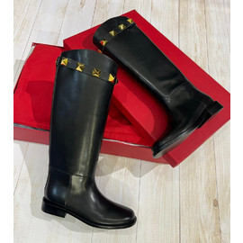 Женские кожаные сапоги Valentino Garavani черные