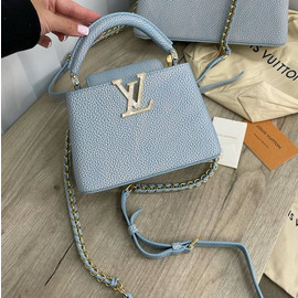 Кожаная сумка Louis Vuitton Capucines Mini