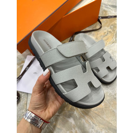 Кожаные серые шлепанцы Hermes