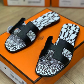 Кожаные шлепанцы Hermes черные