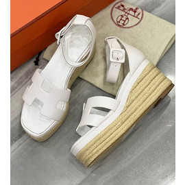Белые кожаные босоножки Hermes
