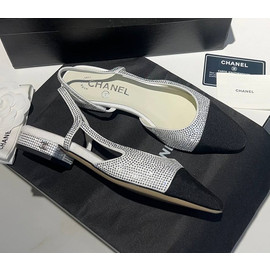 Белые с камнями босоножки Chanel