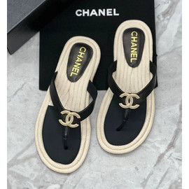 Женские кожаные тонги Chanel черные